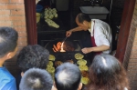 上海驼背老伯34年只做葱油饼美味惊动BBC - 中小企业