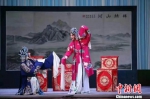 著名京剧程派青衣李海燕在表演中。　活动方提供 摄 - 甘肃新闻