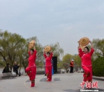 图为兰州清明祭祀仪式上的舞蹈《十送红军》。　崔琳 摄 - 甘肃新闻
