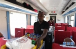 肯尼亚旅客体验蒙内铁路“中国速度” - 人民网