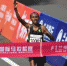 图为来自埃塞俄比亚选手凯尔基尔·格扎罕·沃尔德雷格以2小时11分54秒的成绩获男子全程冠军。　杨艳敏 摄 - 甘肃新闻