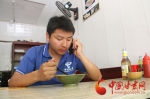 【陇人相】高温烤不化的坚守——记网络接线员的一天 - 中国甘肃网