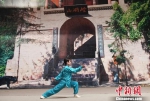 图为日本武术家表演崆峒武术。　杨艳敏 摄 - 甘肃新闻