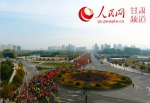 2017中国·靖远首届国际半程马拉松赛鸣枪开赛 - 人民网