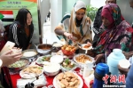 37国在兰州留学生推介自制家乡美食 以"食"增情 - 甘肃新闻