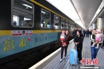 兰渝铁路开行“满月” 日均逾万人穿越中国西部 - 甘肃新闻