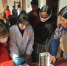 图为韩红一行公益队员在夏河县开展义诊。　钟欣 摄 - 甘肃新闻