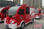 图为为兰州市城关区24个街道配备的微型消防车。　刘玉桃 摄 - 甘肃新闻