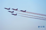 中国空军八一飞行表演队亮相迪拜航展 - 人民网