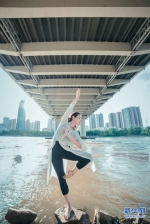 【文化甘肃】之城市光影：一个人的舞蹈 一座美丽的城 - 中国甘肃网