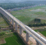 一辆综合检测列车通过位于四川江油境内的西成高铁王家坝特大桥（7月3日摄）。 - 人民网