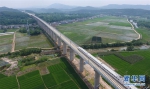 一辆综合检测列车通过位于四川江油境内的西成高铁王家坝特大桥（7月3日摄）。 - 人民网