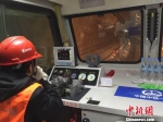 兰州轨道交通1号线一期工程全线隧道实现“洞通”。　刘薛梅 摄 - 甘肃新闻
