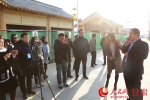 27日，媒体采访团在李家庄田园综合体采访。牟健 摄 - 人民网
