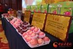“甘谷苹果·红动中国”阿里拍卖交付仪式在甘谷县城举行 成交金额95万元（图） - 中国甘肃网