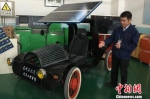 图为学生制造的复古风格汽车。　刘玉桃 摄 - 甘肃新闻