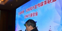 采访团记者代表发言（刘海天 摄） - 人民网