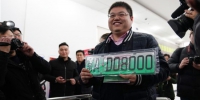 （社会）（1）北京启用新式新能源车号牌 - 人民网