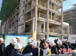 1月11日，白俄罗斯建筑企业考察团参访了位于兰州新区的10万平方米装配式钢结构住宅小区。　冯志军 摄 - 甘肃新闻