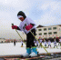 2018年1月21日，张掖山丹县境内千余名青少年走上冰雪，学习冰雪运动技巧，享受该项运动带来的快乐时光。　翟继宗　摄 - 甘肃新闻