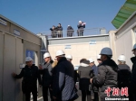 图为1月上旬，白俄罗斯建筑企业考察团参观甘肃建投“钢结构”建筑。　冯志军 摄 - 甘肃新闻
