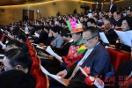 1月24日上午，甘肃省第十三届人民代表大会第一次会议在甘肃兰州开幕，图为参会人大代表听取政府工作报告。（王文嘉 摄） - 人民网