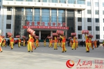 3月1日，农历正月十四，甘肃省兰州市皋兰县迎来了传统的春节“社火进城”调演活动。（王文嘉 摄） - 人民网