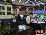 1300多平方米的众创空间被分割成大大小小的办公区域。　刘薛梅 摄 - 甘肃新闻