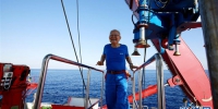 “深海勇士”号迄今年龄最大乘客：82岁汪品先院士在南海下潜获重要发现 - 人民网