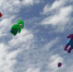 6月23至24日，甘肃武威市举办了2018年“普康杯”全国运动风筝锦标赛(西部赛区)。图为飞在空中的“大熊风筝”。　闫姣 摄 - 甘肃新闻