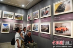 6月26日，由甘肃省博物馆与美国激扬美术学会合作的“汽车展览，美国的车文化”展在兰州启幕。图为展览现场。冯志军 摄 - 甘肃新闻