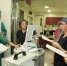 甘肃省妇幼保健院组织新生儿科、超声、影像等多学科专家进行会诊，并成立了专门的救治小组。　田健 摄 - 甘肃新闻