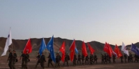 7月18日至24日，第二届甘肃省学生军事训练营活动在酒泉卫星发射中心举行。图为学生在戈壁滩进行12公里野营拉练。　戴桐 摄 - 甘肃新闻