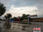 图为8月7日中午，甘肃临夏州再次出现强降雨天气，局地出现暴雨。　李芸 摄 - 甘肃新闻