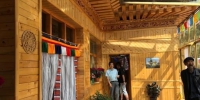 图为卓尼县博裕村的藏家乐吸引游客休闲体验。　徐雪 摄 - 甘肃新闻