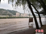 图为2018年8月底，黄河兰州段因河水上涨而竖起警戒标识。(资料图) 冯志军 摄 - 甘肃新闻