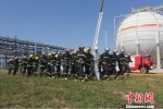2017年6月，甘肃庆阳市举行危险化学品泄漏着火事故地企联动应急演练。(资料图) 钟欣 摄 - 甘肃新闻