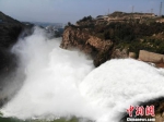 图为2018年9月11日，刘家峡水库遭遇30年来最大压力，24小时泄洪力降水位。　杨艳敏 摄 - 甘肃新闻