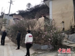 图为村民家门前栽种的花草。　杨娜 摄 - 甘肃新闻