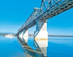 中俄首座跨界河铁路大桥中方段主体工程全部完成 - 人民网