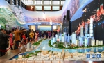 “伟大的变革——庆祝改革开放40周年大型展览”吸引众多参观者  - 人民网