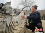 甘肃农民泥塑五十载：捏出屋顶上的古代神话世界 - 中国甘肃网