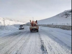 当金山降雪，阿克塞公路段快速清除 - 交通运输厅