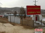 图为村民吴科建立“托儿式”安格斯肉牛产业园。　张婧 摄 - 甘肃新闻