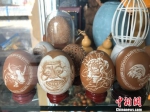 图为甘肃旅游文创产品蛋雕。(资料图) 徐雪 摄 - 甘肃新闻