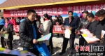 2019年2月21日，甘肃武威市天祝藏族自治县毛藏乡开展道路交通、安全生产生活知识宣讲宣传。（资料图） - 甘肃新闻
