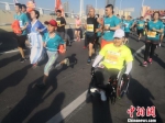 2018年6月10日，选手参加兰州国际马拉松比赛。(资料图) 杨艳敏 摄 - 甘肃新闻