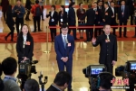 3月8日，十三届全国人大二次会议在北京人民大会堂举行第二次全体会议。图为全国人大代表梁倩娟、姚劲波、罗鹏(从左至右)在“代表通道”接受采访。中新社记者 侯宇 摄 - 甘肃新闻