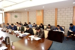 学校党委理论中心组开展2019年第二次集体学习 - 甘肃农业大学