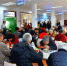 图为老人们正在兰州市西固区幸福社区老年人日间照料中心食堂就餐。(资料图) 　郭炯 摄 - 甘肃新闻